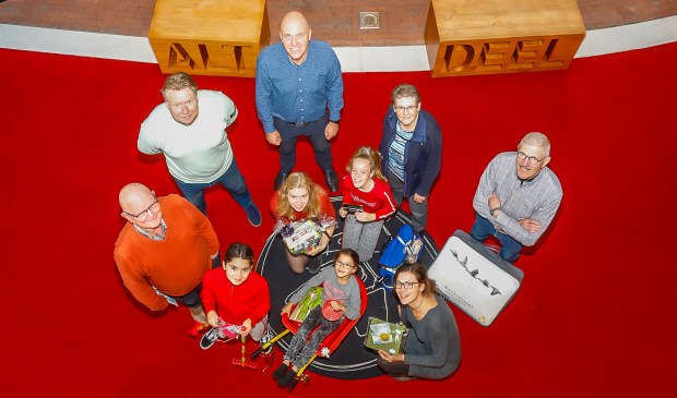 De winnaars samen met media-adviseurs Dick van Laar en Arnoud Wagemans.