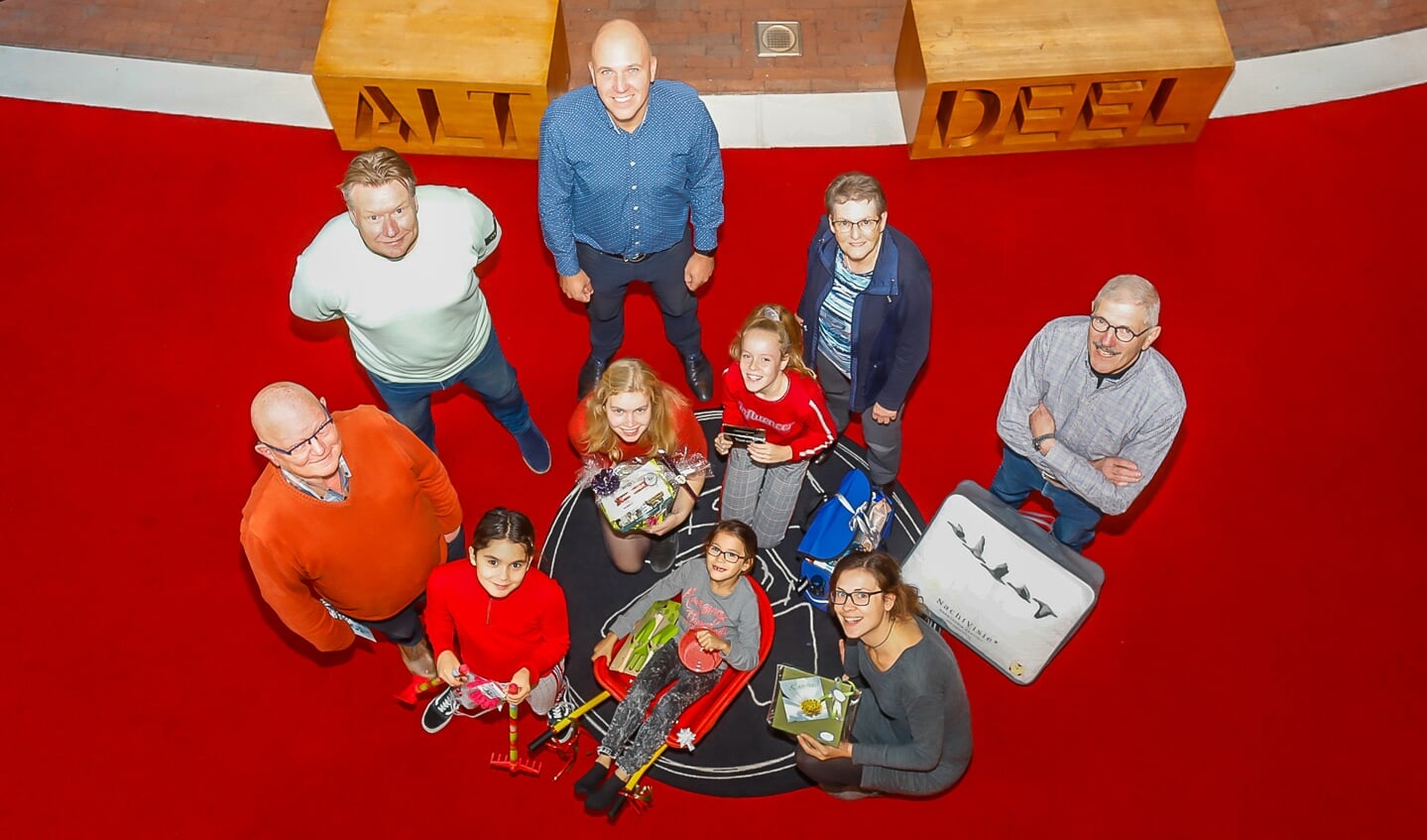 De winnaars samen met media-adviseurs Dick van Laar en Arnoud Wagemans.