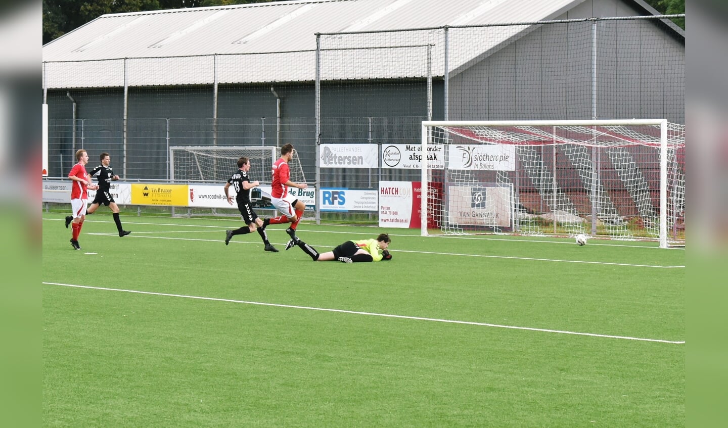 Rood Wit scoort 2-0