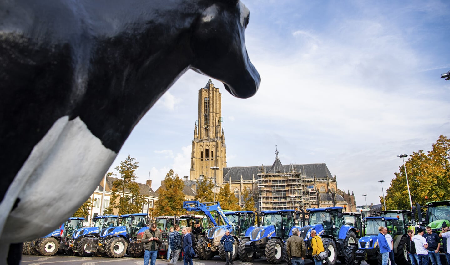 Boeren protesteren bij provinciehuis Gelderland 