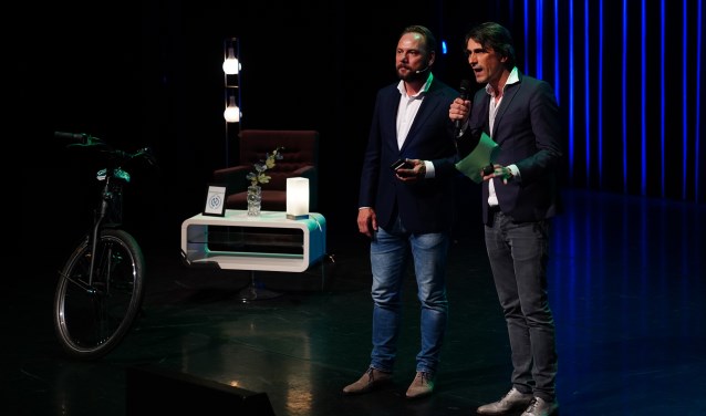 Meindert Schut en stadsdichter Matthijs den Hollander tijdens een speciale editie van BV Amstelveen.