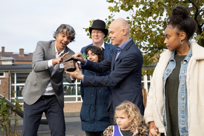 Wethouder van Eijk opent Vlinderslag Kindcentrum
