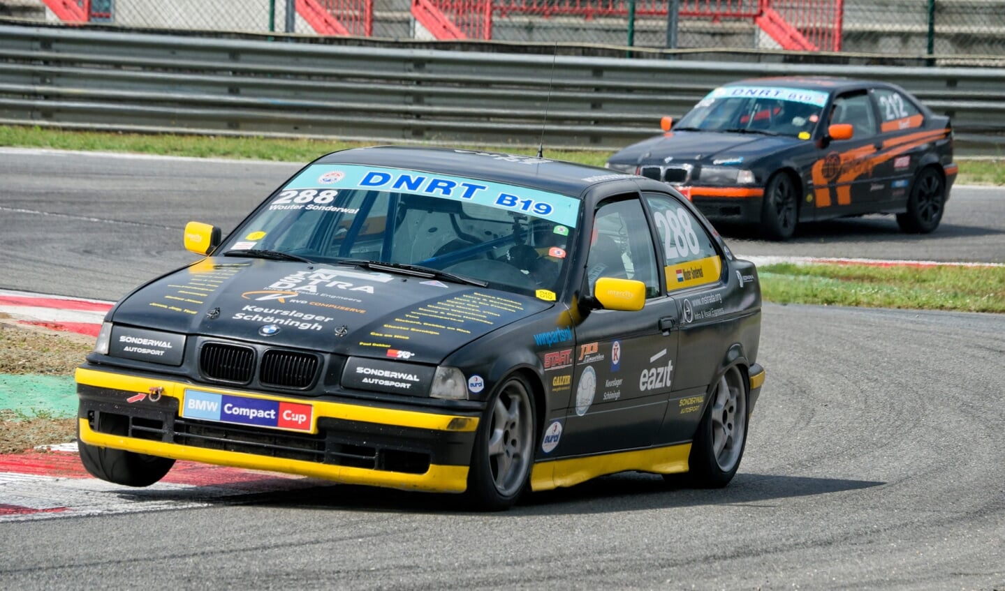 Sonderwal op weg naar de overwinning op het Belgische circuit Zolder