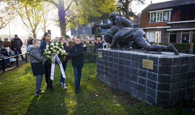 Herdenking 75 jaar Cross-Line