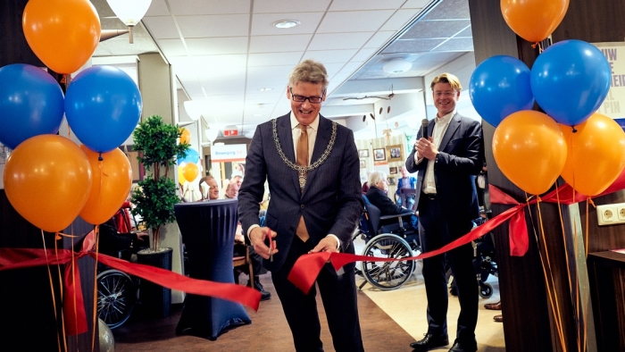 Burgemeester Lucas Bolsius opent de nieuwe woongroepen Verpleeghuis De Lichtenberg