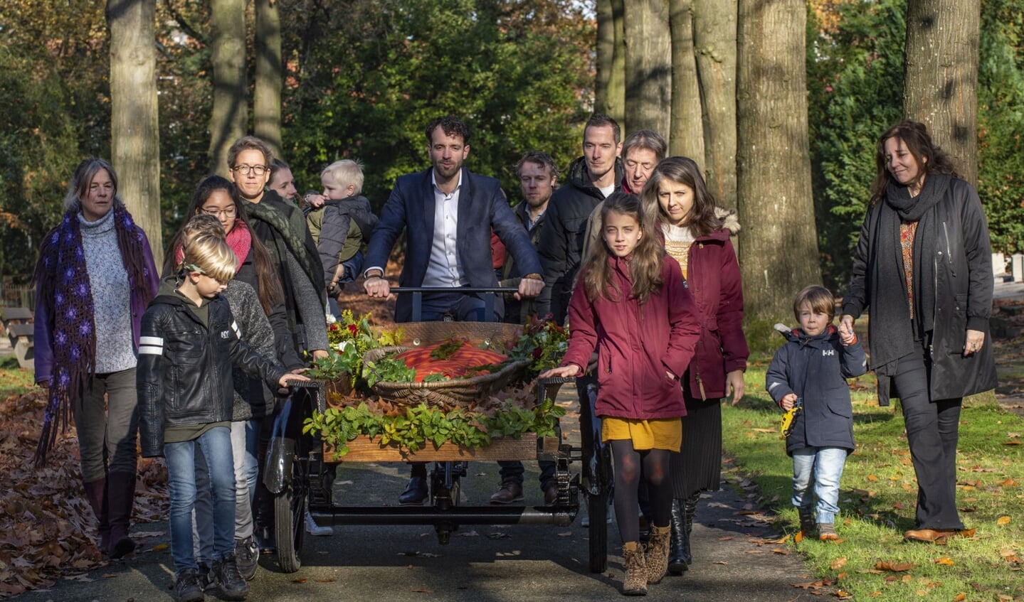 De bakfiets kan gehuurd worden, waarbij de familie zelf met de overleden dierbare de route aflegt. De bakfiets kan ook inclusief fiets-chauffeur geleverd worden.