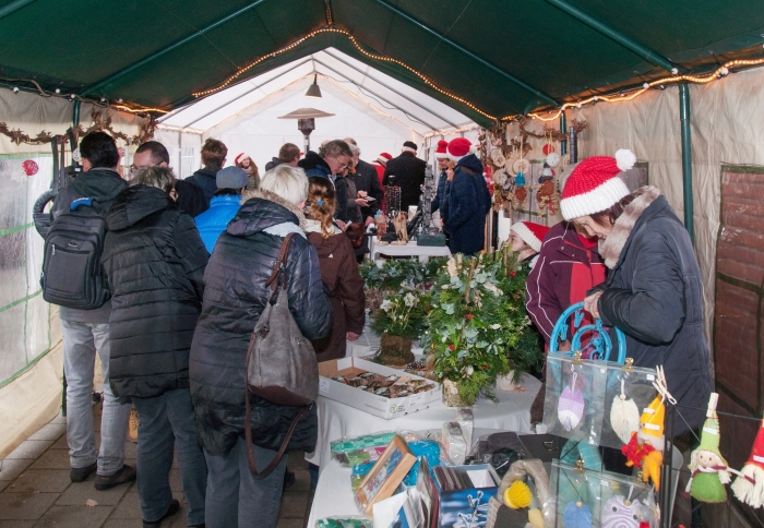 gezellige drukte bij de kerstmarkt vorig jaar