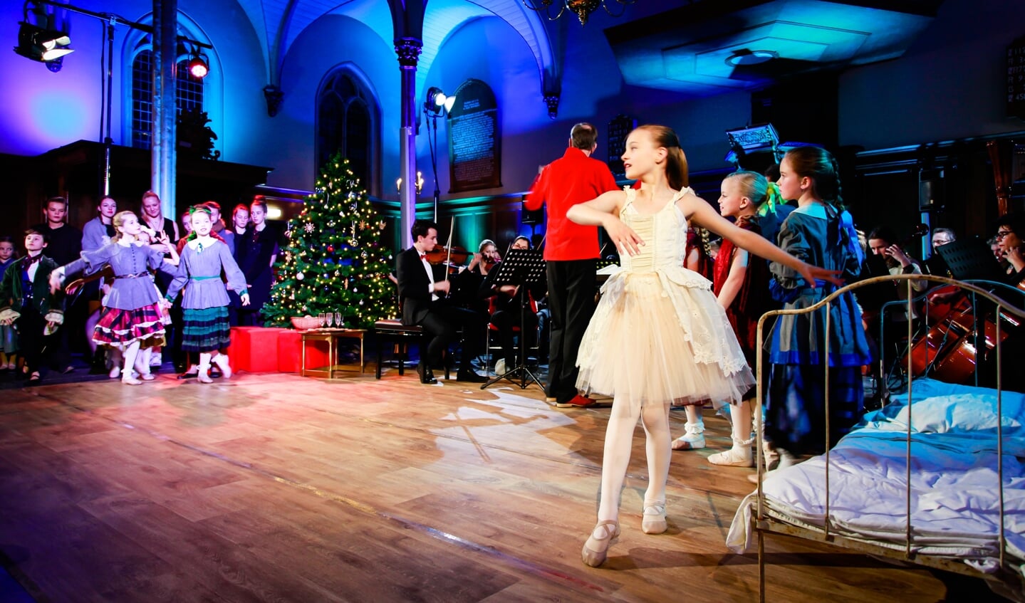 Muziekschool Baarn brengt De Notenkraker voor de derde achtereenvolgende keer samen met de dansers van de befaamde balletschool . 