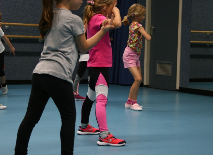 Dansschool DCF laat Ouderkerk aan de Amstel breakdancen