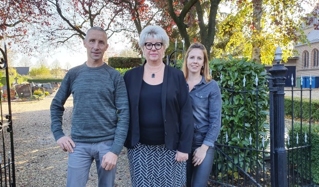 V.l.n.r. Co van Bentum, Anneke Schaap en Amanda van Putten, initiatiefnemers van Licht in Herinnering