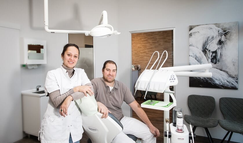 Nathalie en Niels Kemperman hebben samen een praktijk voor mondhygiëne opgezet. (foto: Ted Walker)