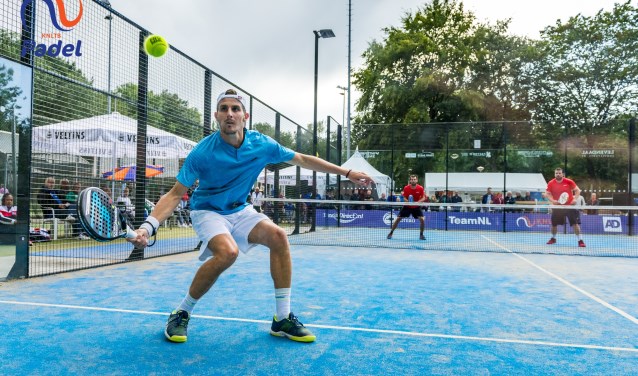 Padel is een laagdrempelige sport met spectaculaire rally's en veel spelplezier. Gaat Leersum ook aan het 'padelen'?