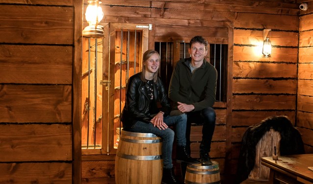 Elise en Gerco van Straten in één van de kamers van Escaperoom Nova Zembla