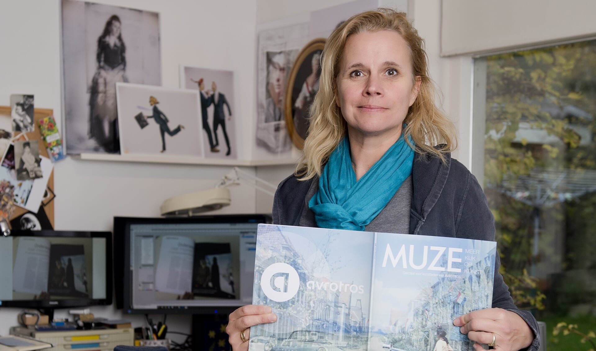 Kunstenares Nadja Willems met haar Cover voor de Muze