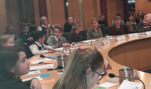 Het gebeurt vaker dat scholieren wegwijs worden gemaakt in bestuurlijk en politiek Nijkerk.