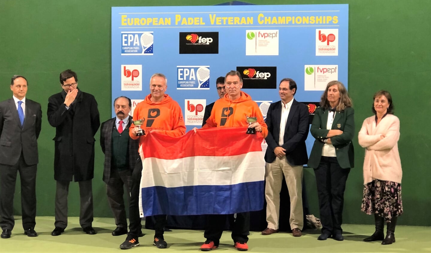 Jack Engelaar en Fred van Lavieren bij de huldiging als vicekampioen EK-padel