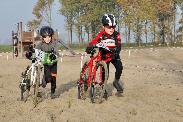 De Jeugd had het zwaar op het strand