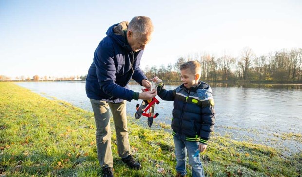 Eerste ijs op Peter's Baan en schaatskaarten verkoop viel vandaag samen.