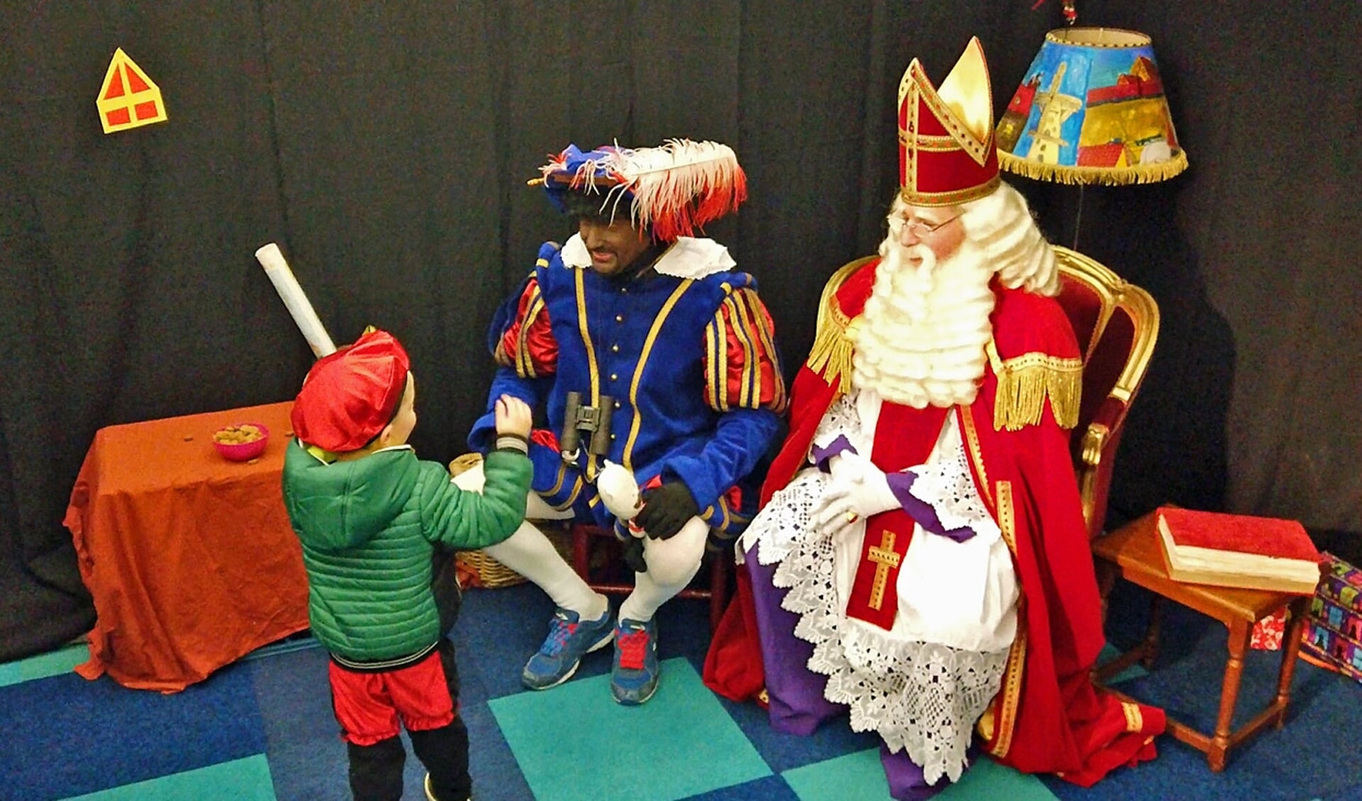 Het Sinterklaasteam wil kinderen uit minima gezinnen verrassen met cadeautjes