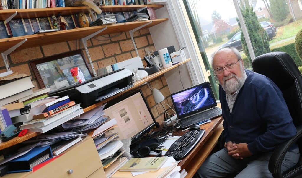 Auteur Wolter Noordman in zijn werkkamer.