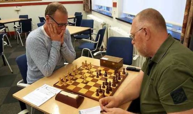 René Bakker (links) boekte een fraaie zege. Teunis Bunt ook.