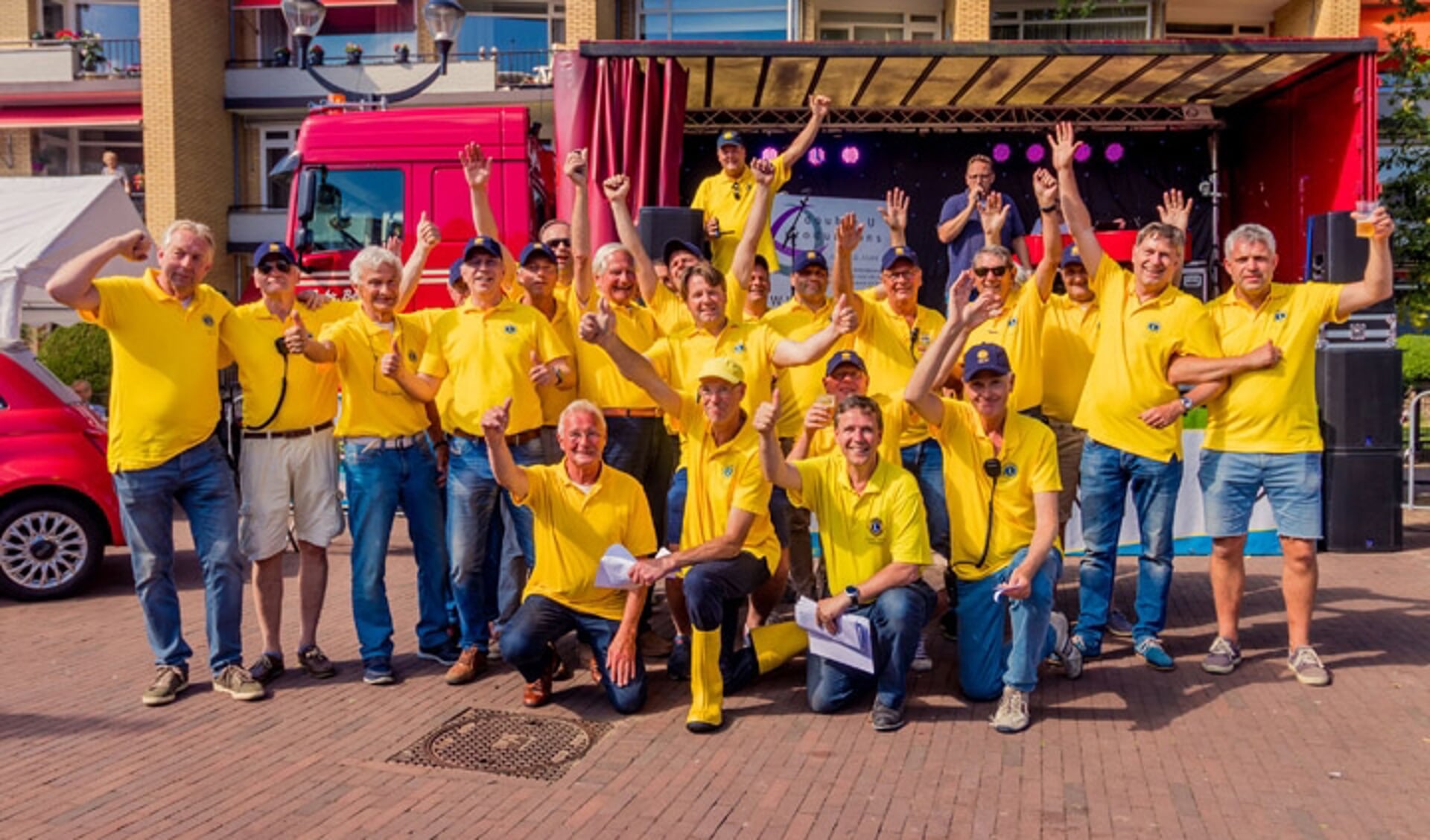 Leden van de jarige Lionsclub Eemland tijdens de Lukkie Duckrace in 2018