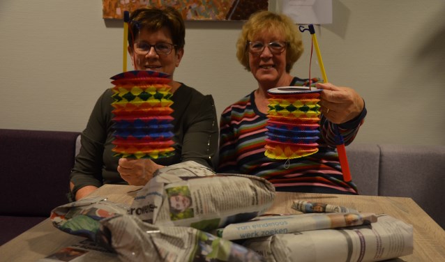 Sija van Ee en Mieke Versteeg: lampionnenoptocht en cadeautjes