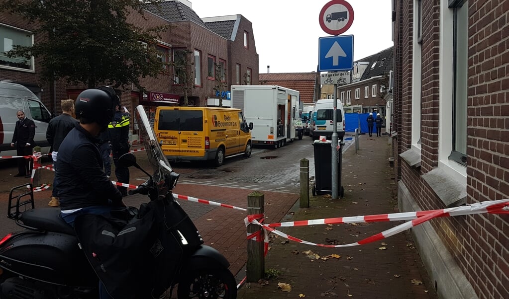 Een plofkraak in de Dorpsstraat in Ouderkerk veroorzaakte op 11 oktober veel schade.
