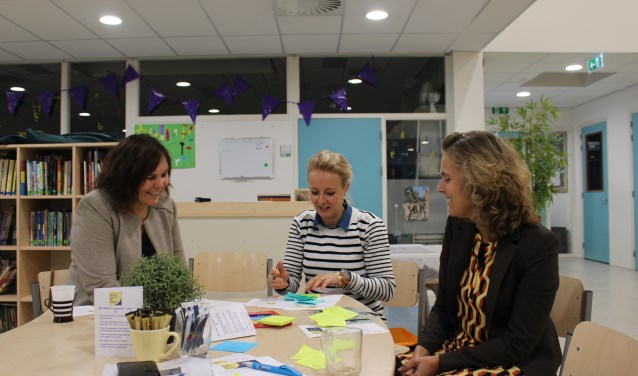 Over opvoeden met lef bij de Olijfboom, met Marianne Meerveld, Hanske Douwenga en Ellen van der Vlist.