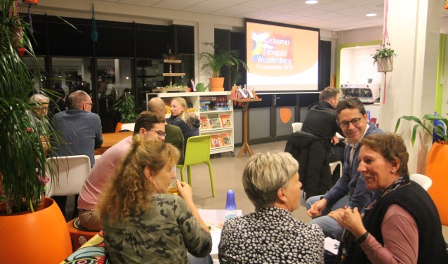 Aan de houten tafel links zat het team Alder dat de quiz won.