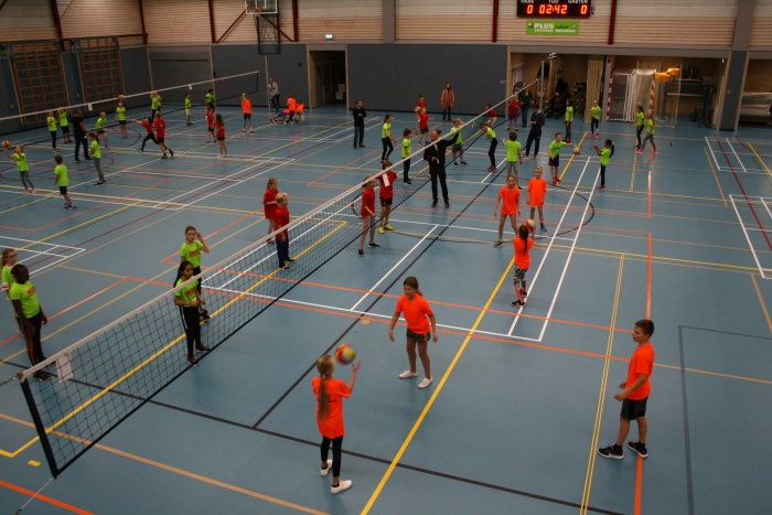 In teams speelde de leerlingen tegen elkaar.