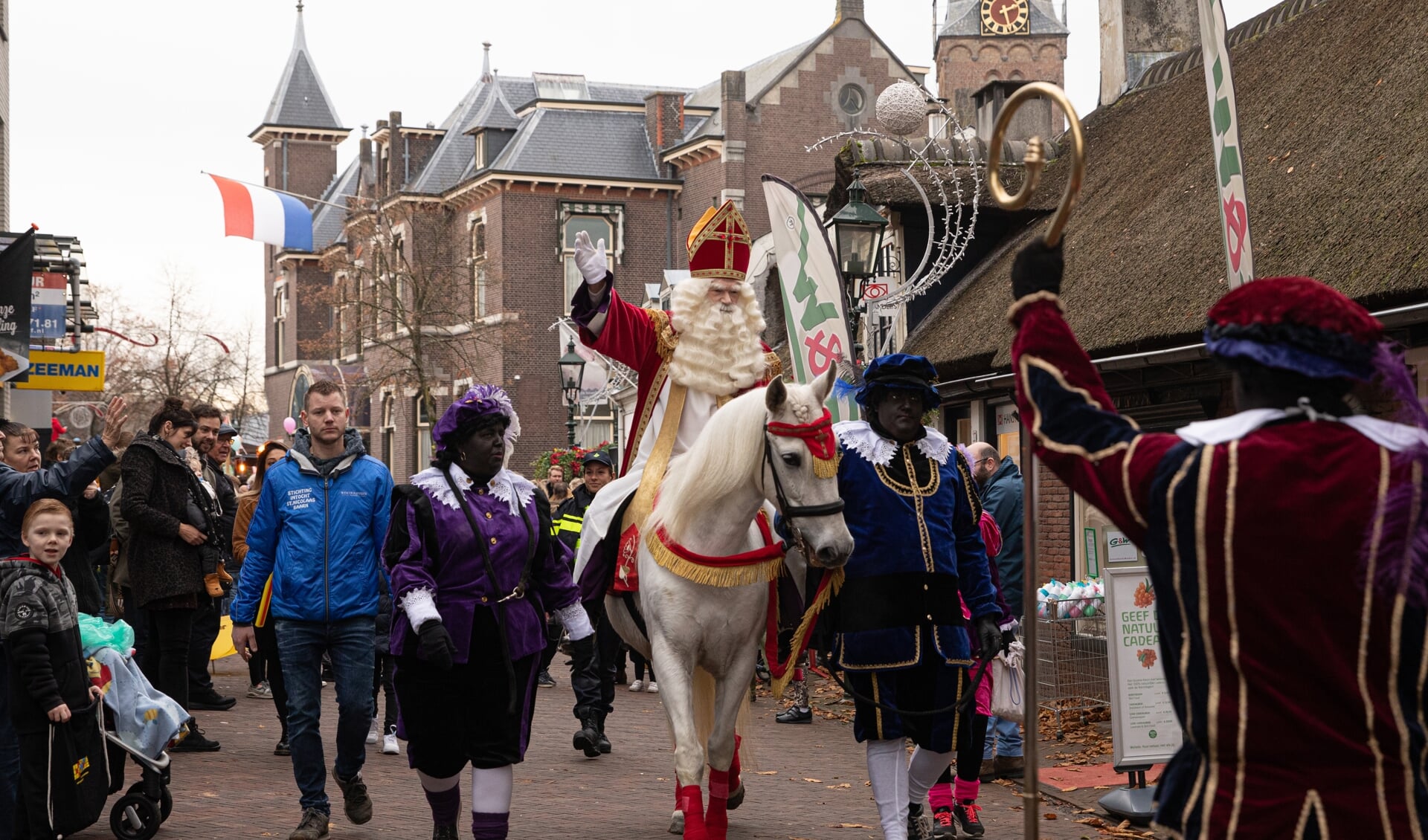 Geen grootse intocht zoals hier in 2019, wel een Sinterklaasfeest voor de Baarnse kinderen op 20 november. 