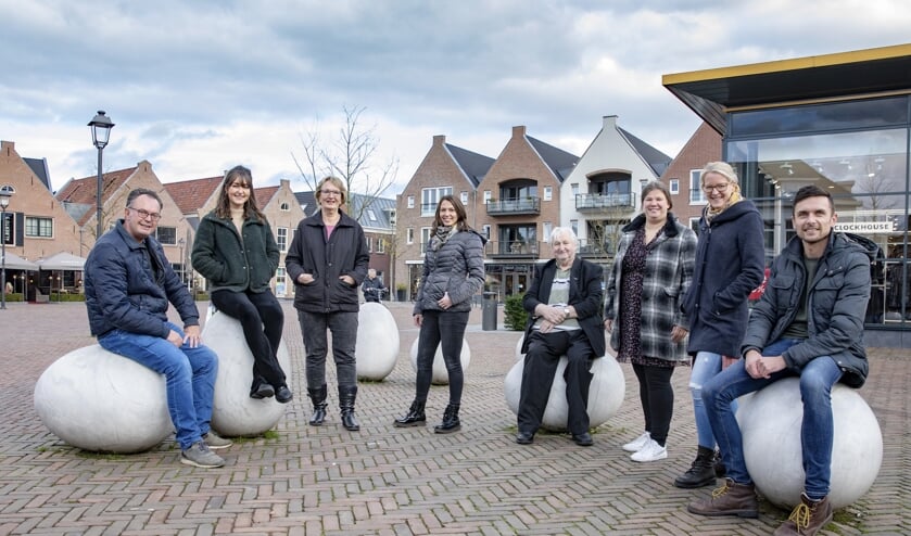 Het team dat zijn schouders zet onder Stad Nijkerk Premium. (v.l.n.r.) Berry Kamphorst, Sanne Koudijs, Belinda van der Horst, Gemma Otten, Wijnand Kooijmans, Maranke Pater, Nelleke den Besten en Paul Nolens.