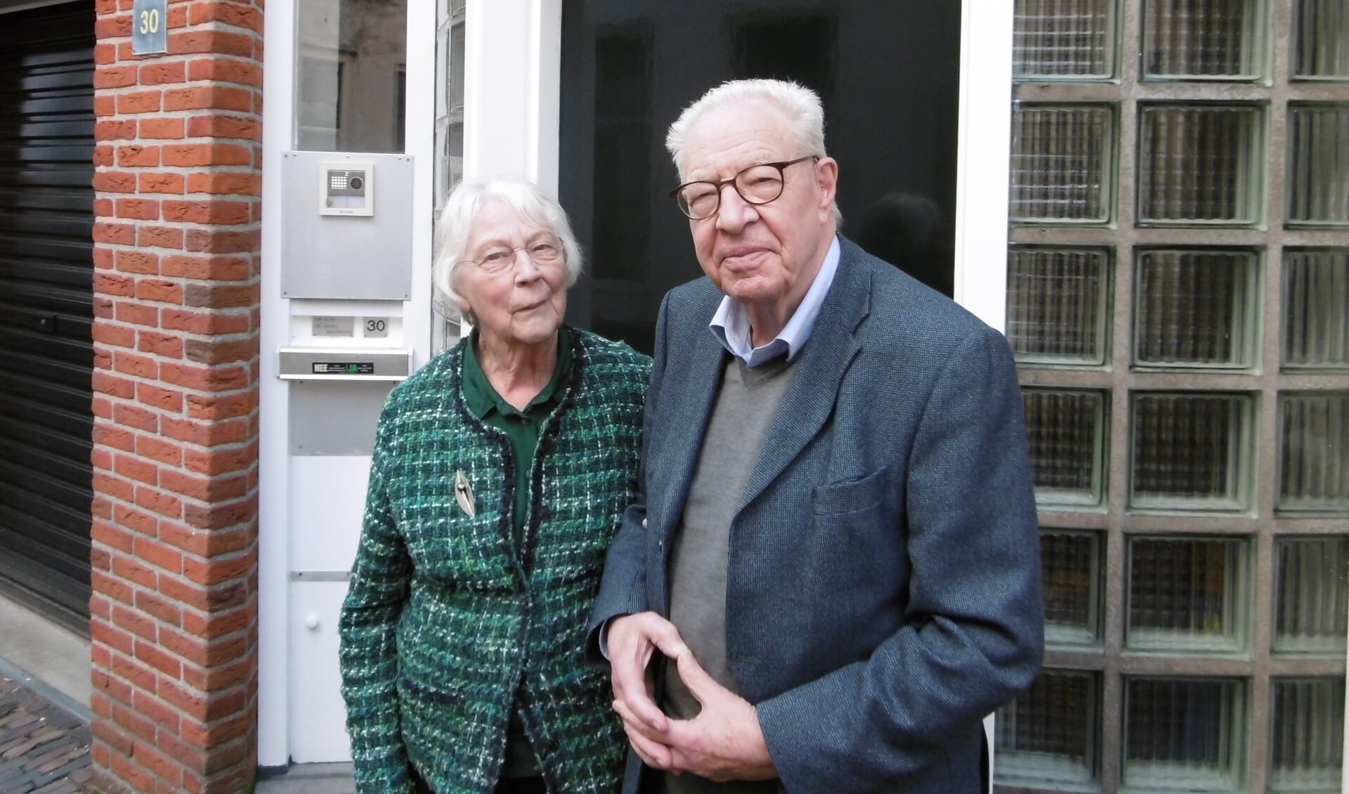 Anske en Jan Willem Vuijk, kritische senioren in de binnenstad. 