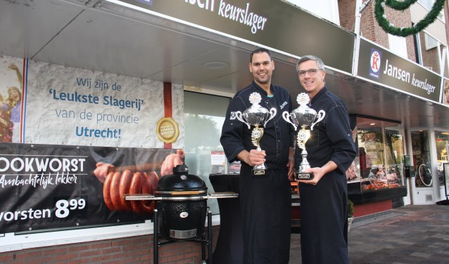 Tim Elverding en Pieter Jansen weten hoe je worst maakt.