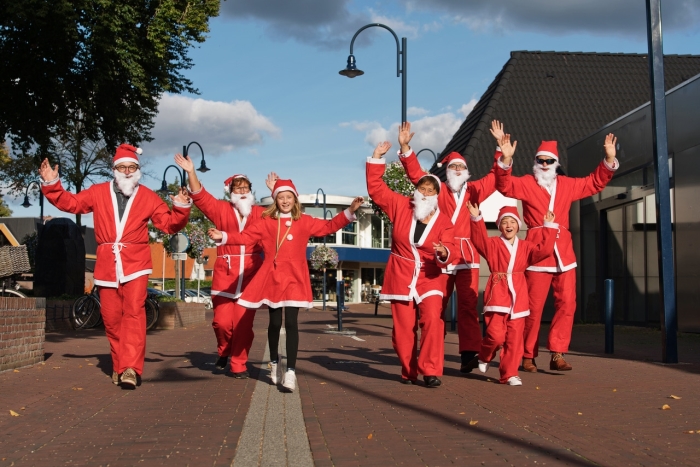 Kerstmannen oefenen voor de Rotary Santa Run