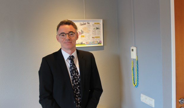 Gilbert Isabella, net burgemeester van Houten, dus 'Houten Nu' is actueel.