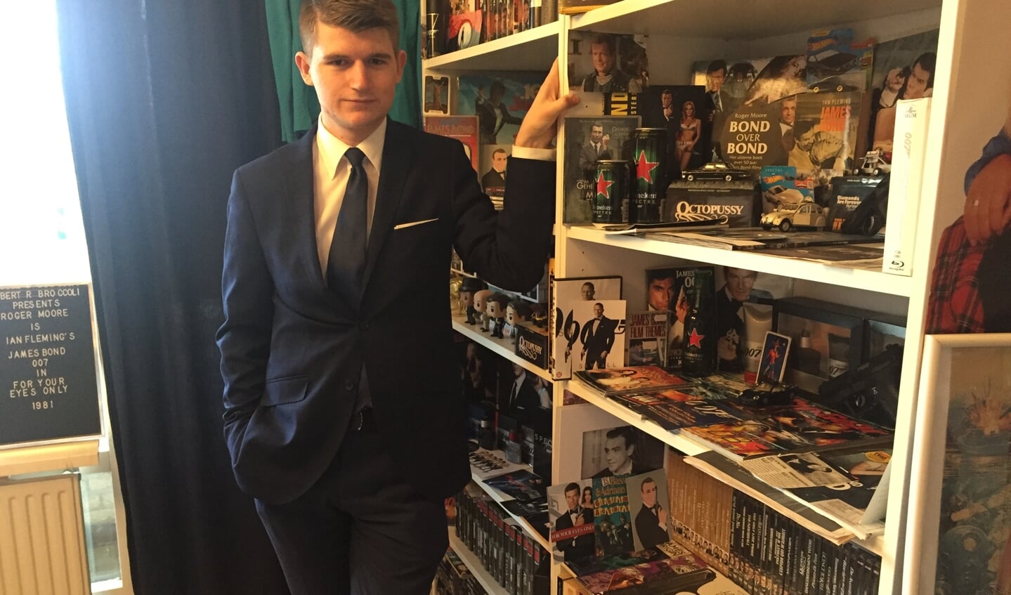 Daniël Hofman met zijn unieke James Bond verzameling