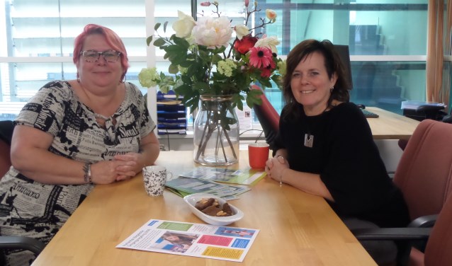 Vrijwilligster Donna Meerveld en coördinator Desiree de Jong van Begeleide Omgangsregeling van Humanitas Zuid-Kennemerland.