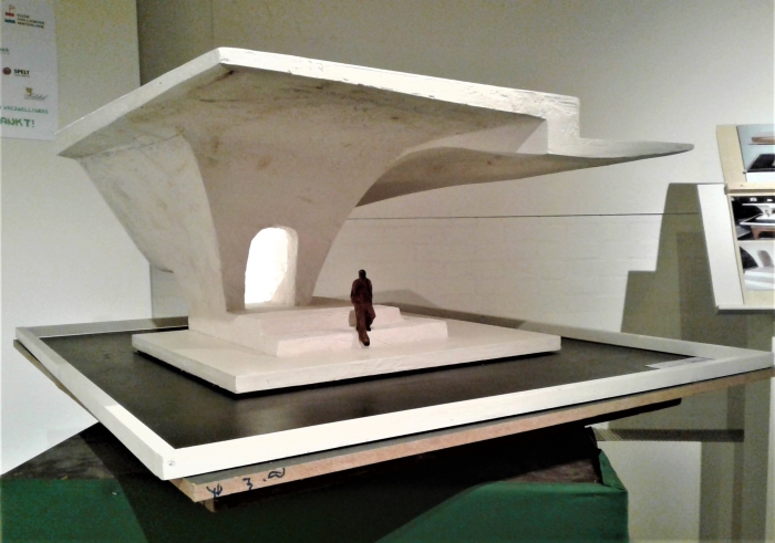 Waterpaviljoen,een beeld 100/100/50 cm h.