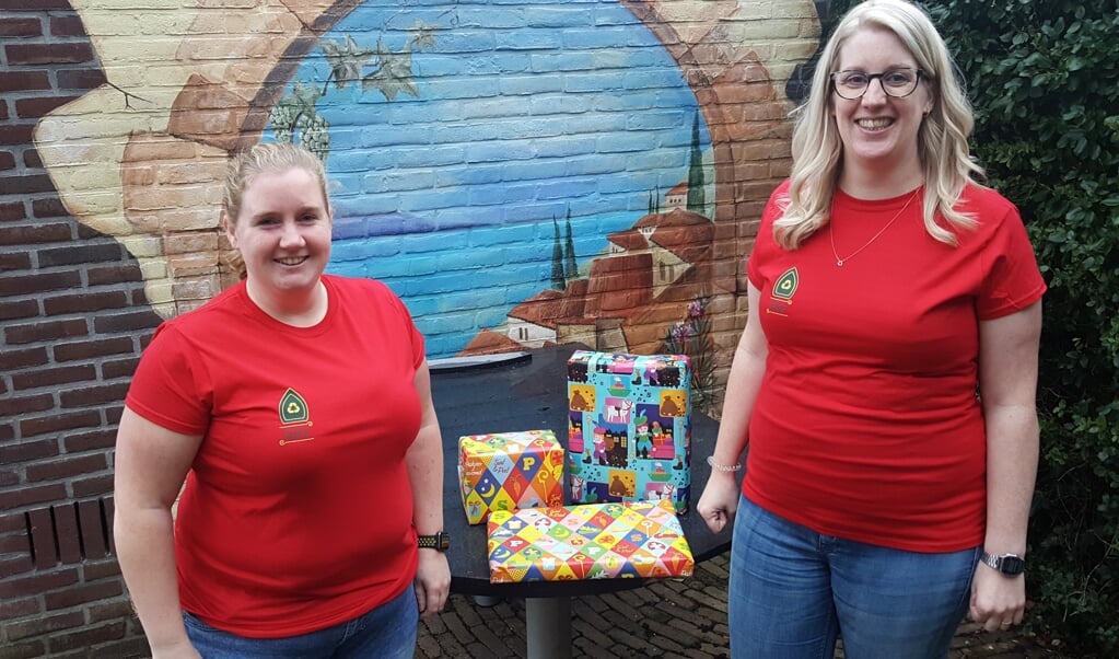 Wies van Arkel (links) en Magalie Bokdam organiseren een speelgoedruilmarkt. ,,Recycle Sint tegen overconsumptie!