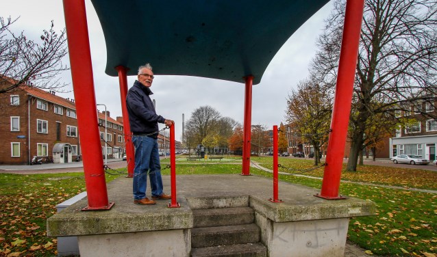 Het boek weerspiegelt de warme herinneringen van Wim Spruit aan Velsen-Noord.