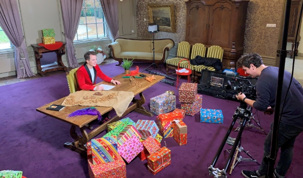 <p>Voor het tweede jaar op rij zijn Baarnse kinderen die Sinterklaas willen zien, aangewezen op tv en internet.</p>