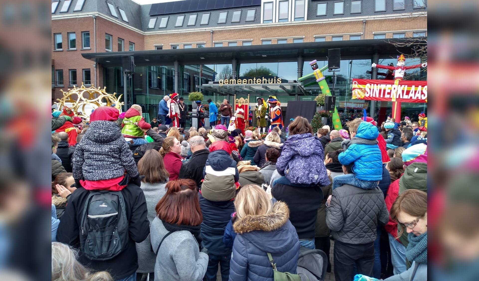 Sfeerbeeld van de intocht van Sinterklaas in Barneveld, vorig jaar november.