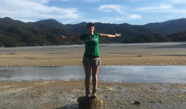 Josefien in het Abel Tasman Nationaal Park op het Zuidereiland