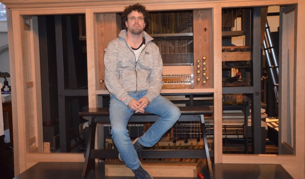Rienk Bakker is enthousiast over het Harrison en Harrison orgel
