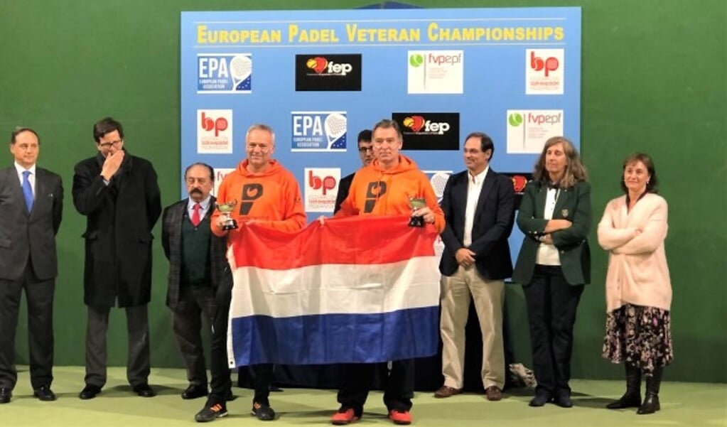 Jack Engelaar en Fred van Ruissen gehuldigd als tweede op EK-padel.