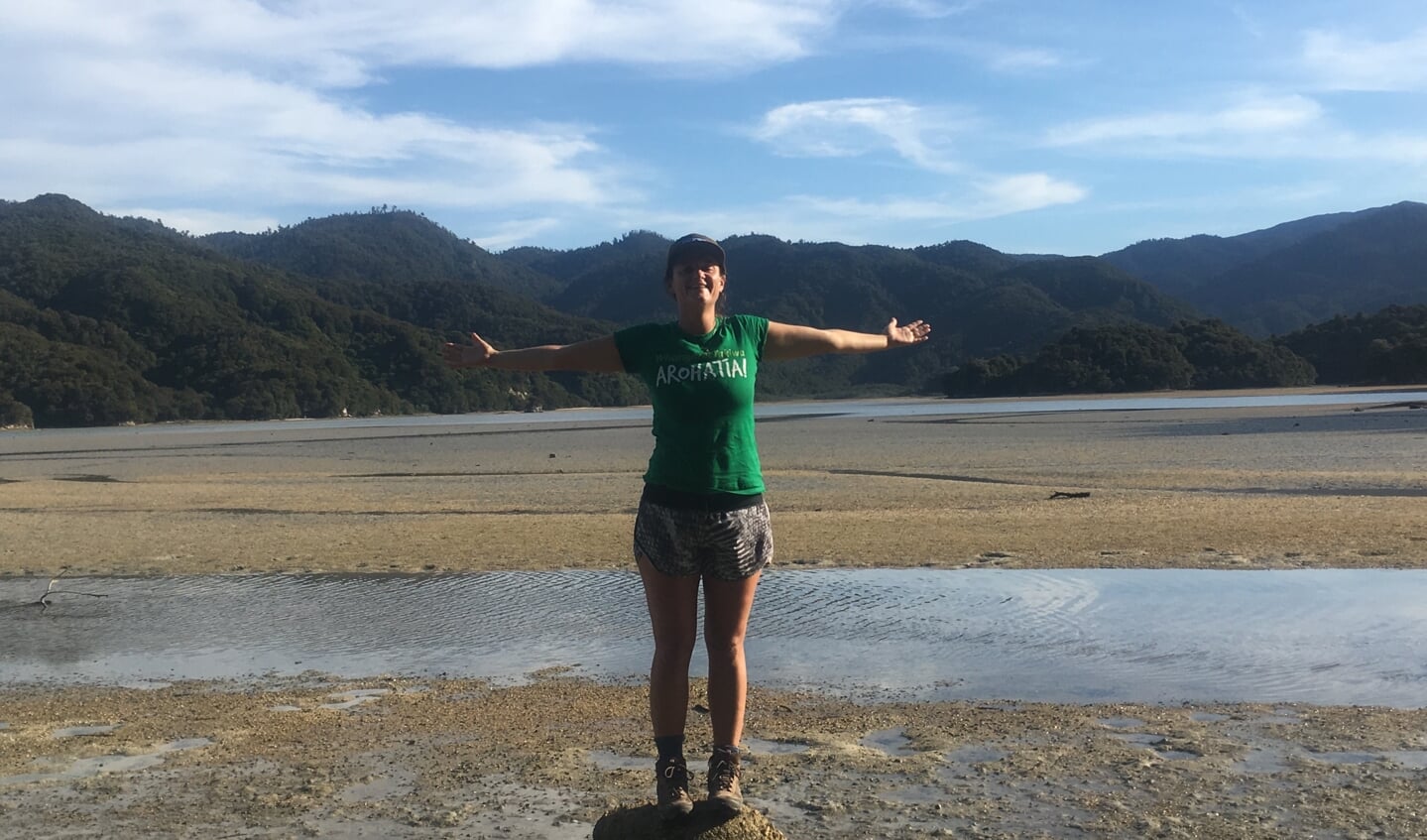 Josefien in het Abel Tasman Nationaal Park op het Zuidereiland