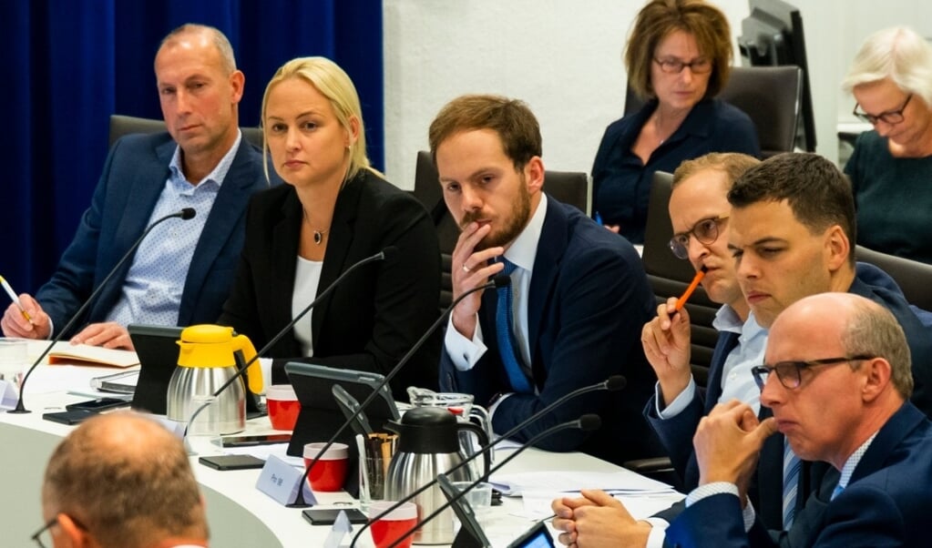 Daan de Vries (rechts, CDA) vond de vragen van Lokaal Belang en VVD 'suggestief'
