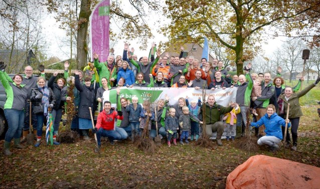100 medewerkers van Bam planten 1000 bomen